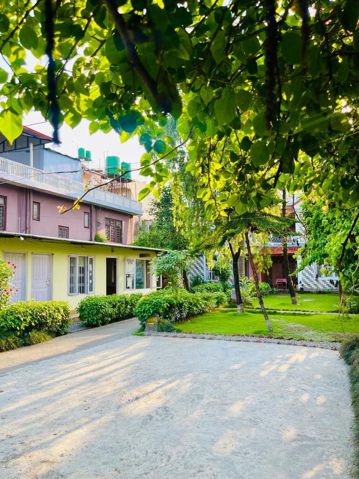 Hotel Village Inn Pokhara Exterior photo