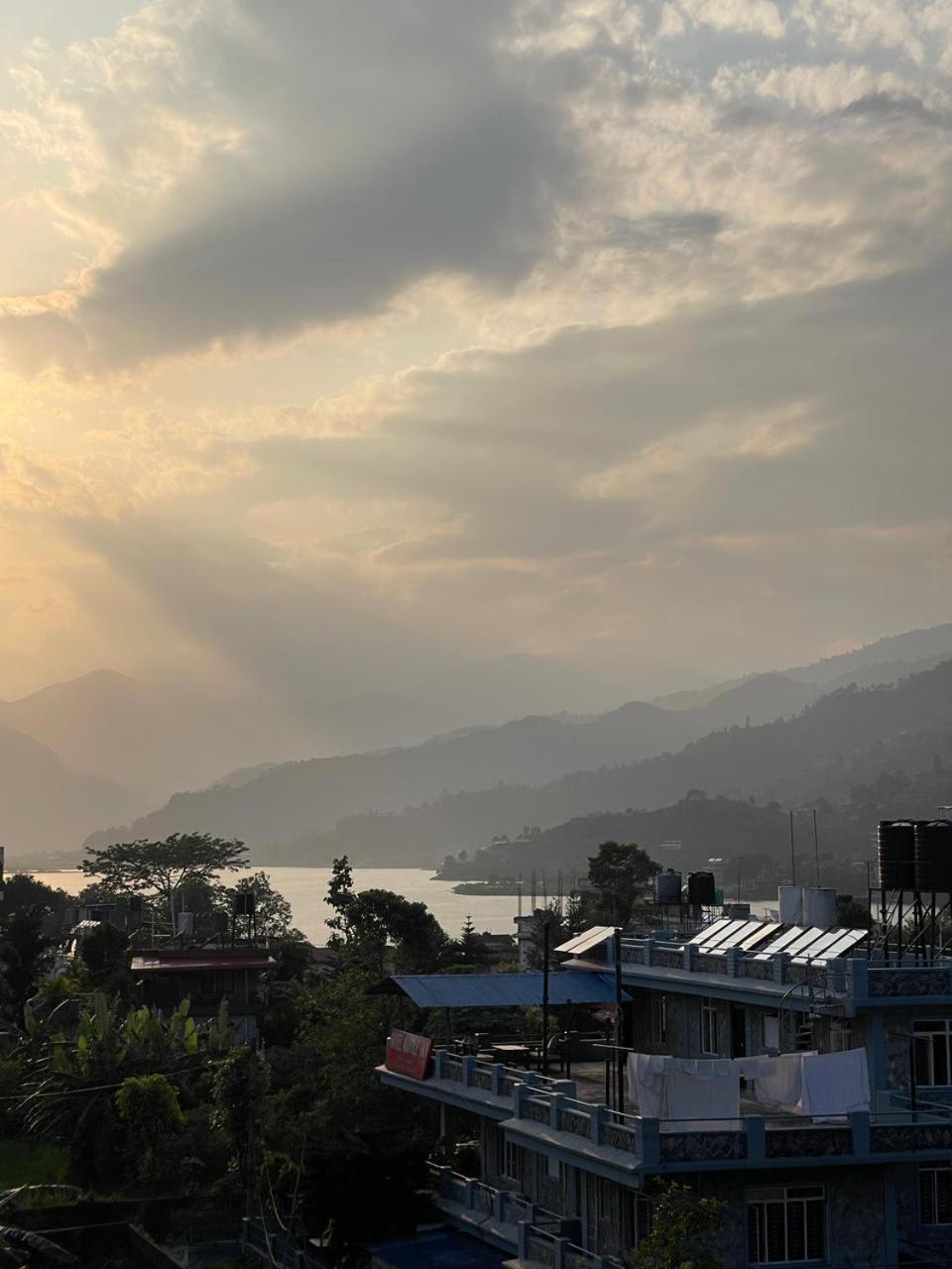 Hotel Village Inn Pokhara Exterior photo