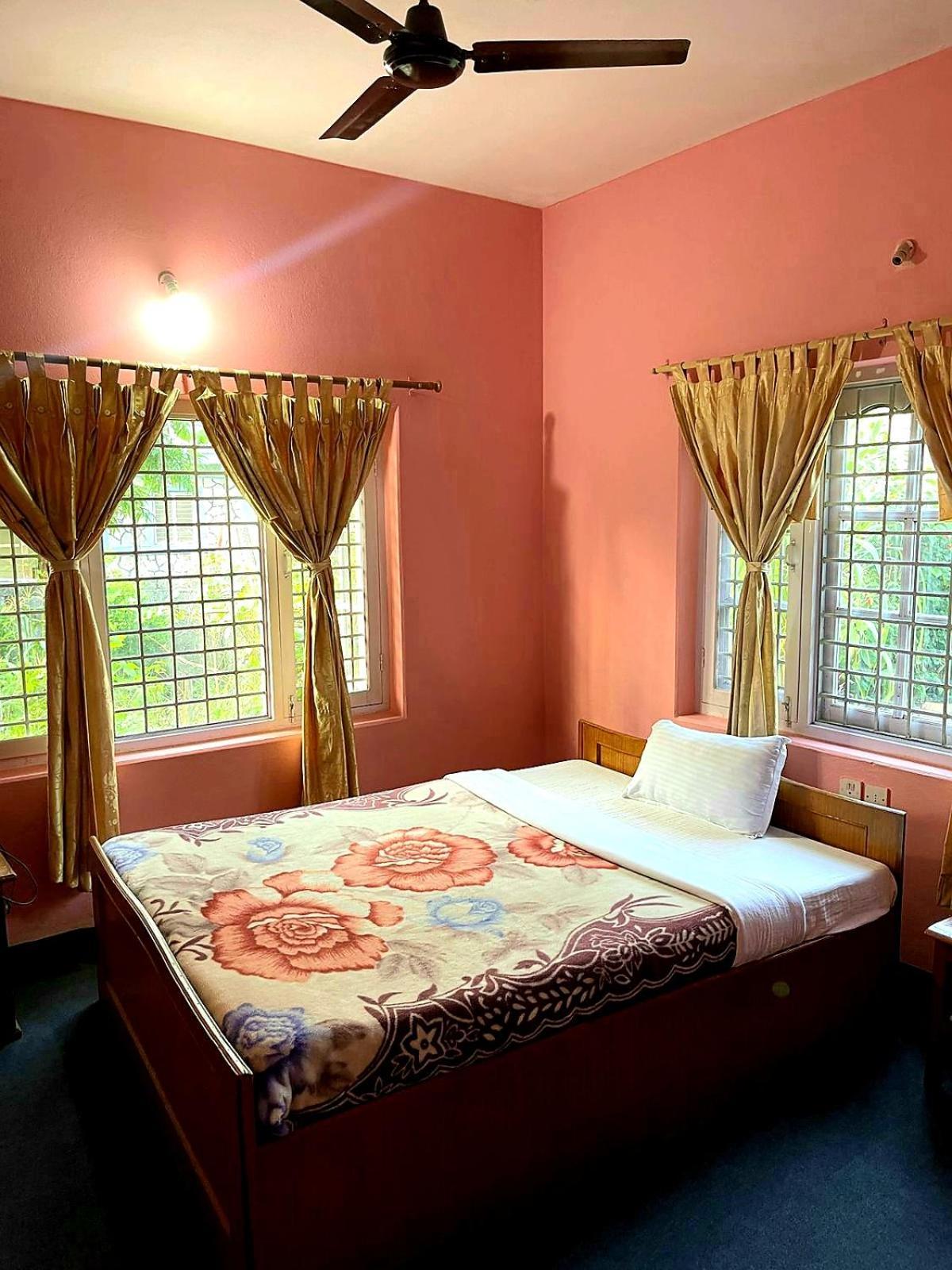 Hotel Village Inn Pokhara Room photo