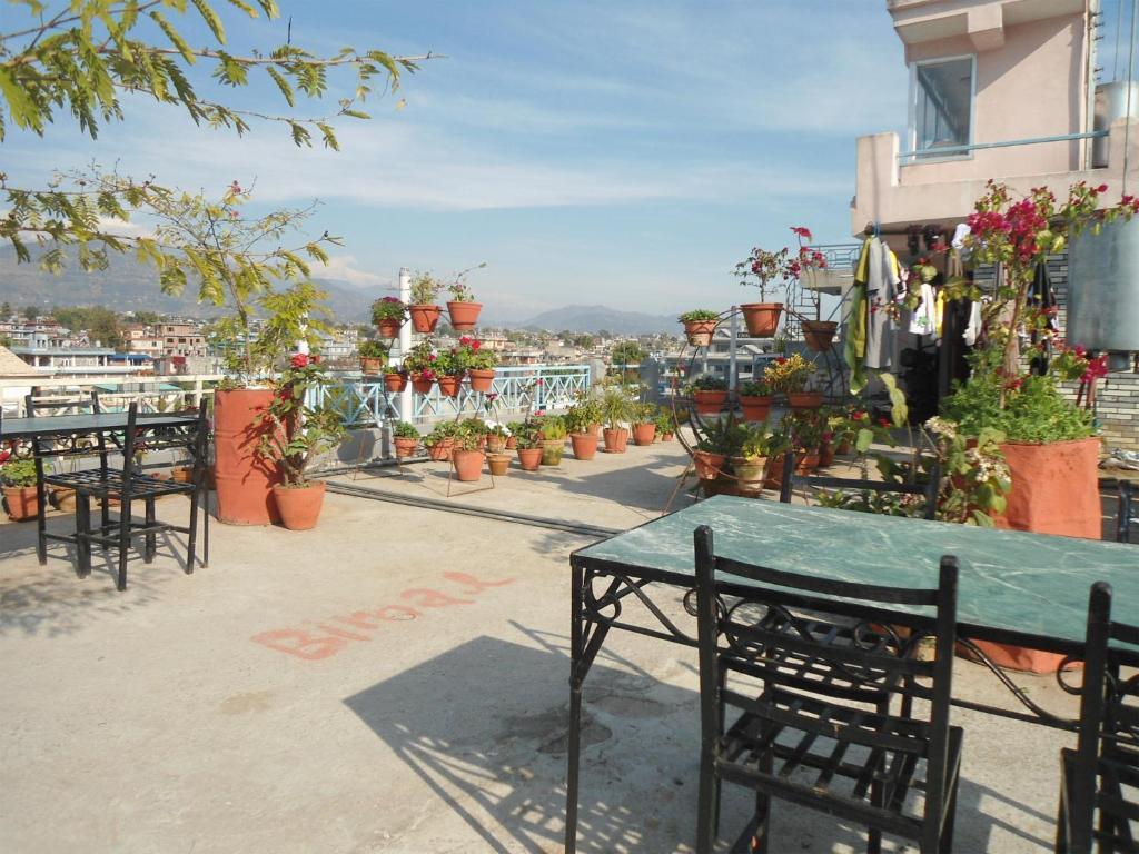 Hotel Village Inn Pokhara Exterior photo